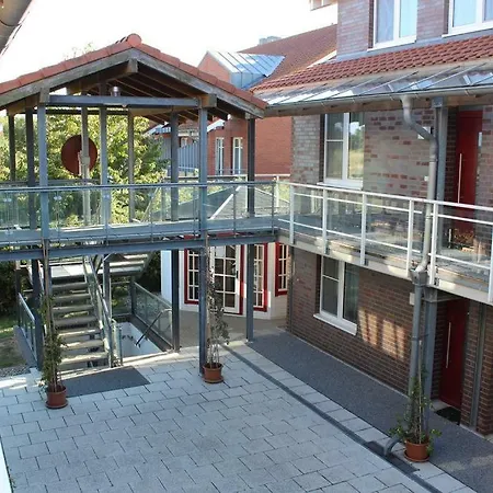 Fuchs Und Elster * Hohenkirchen (Nordwestmecklenburg)